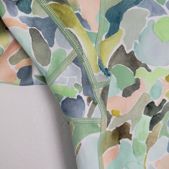 Athleta Girl High Rise Printed Chit Chat Capri Crop Leggings Mosaic Camo Size 16 - Picture 9 of 12